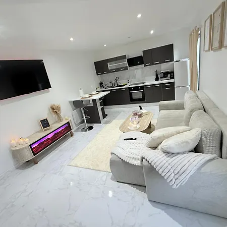 La Elegance Mericourt בית נופש Etinehem