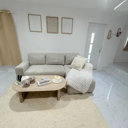 La Elegance Mericourt בית נופש Etinehem